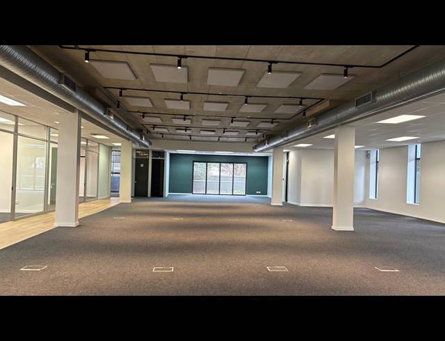 631M² OFFICE TO LET IN PINESLOPES